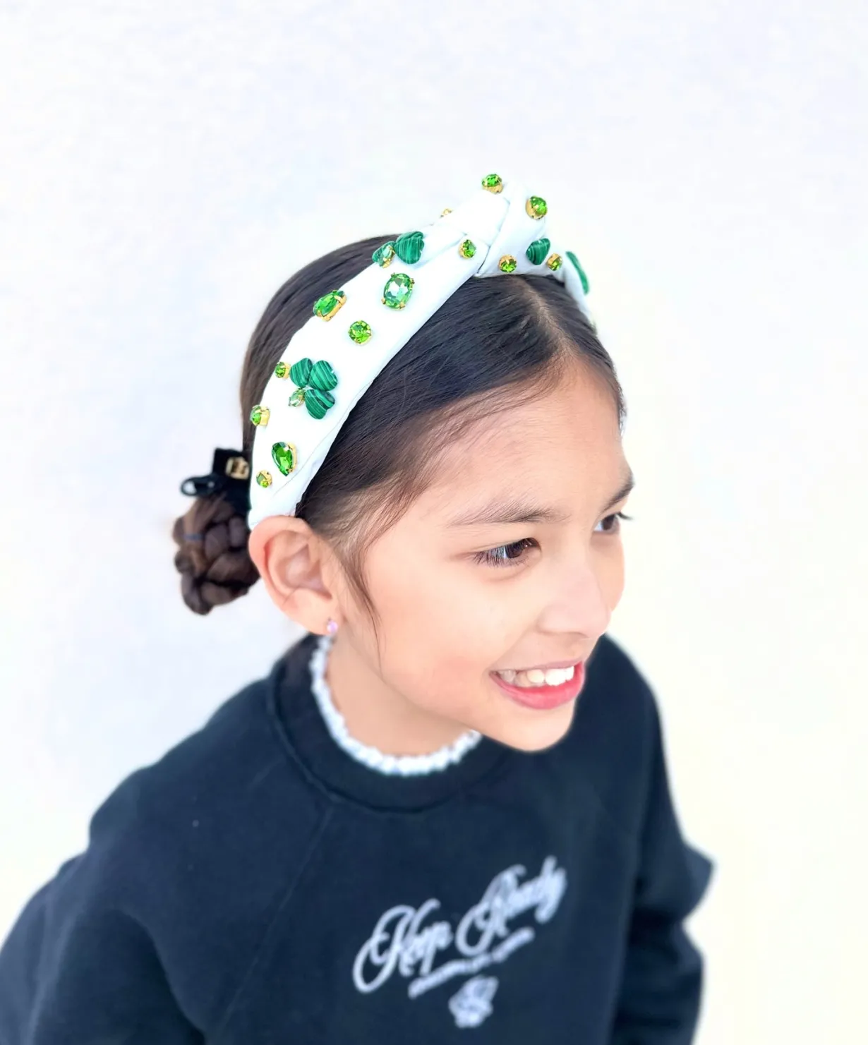 child_size_white_headband_1-1.webp Child Size White Headband with Shamrocks & Crystals-Brianna Cannon Hot