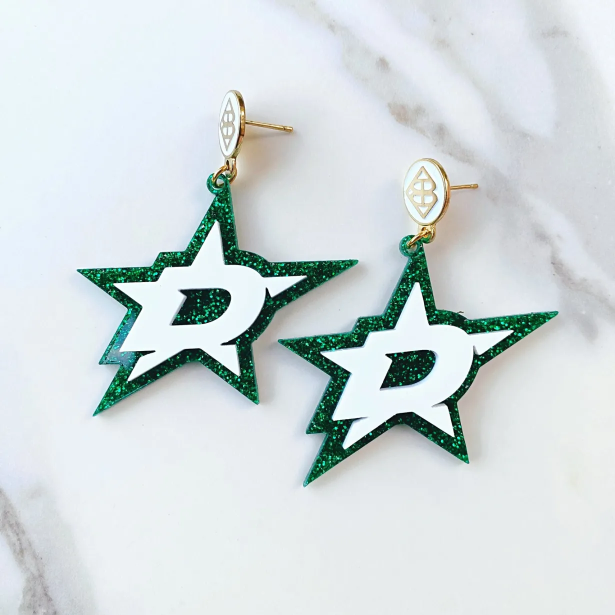dallas_stars__white_d_sta_0.webp Dallas Stars - White D Star over Green Glitter with White Logo Top-Brianna Cannon Discount