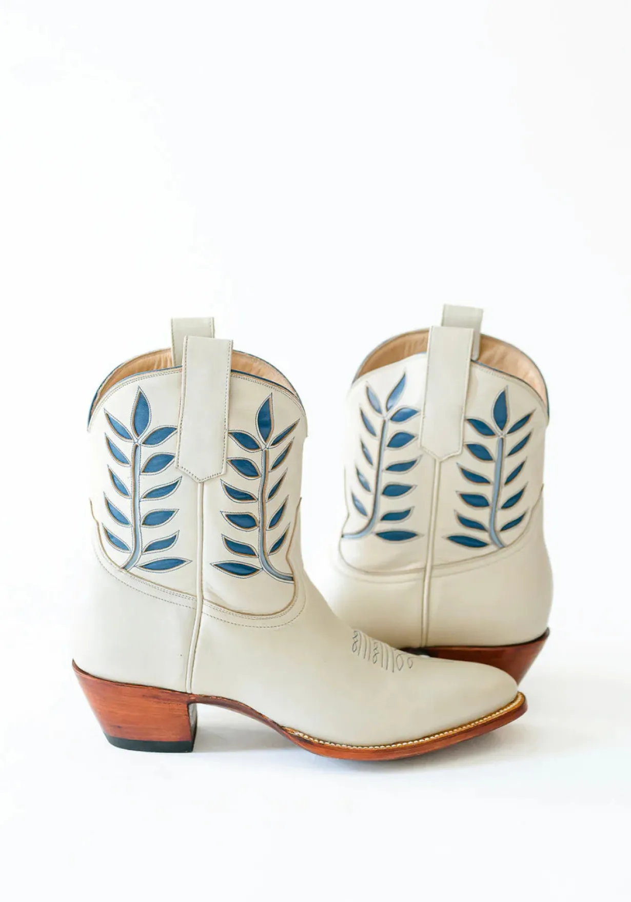 petite_paloma_hadley_boot_0-1.webp Petite Paloma Hadley Boot - Bone/Blue-Brianna Cannon New