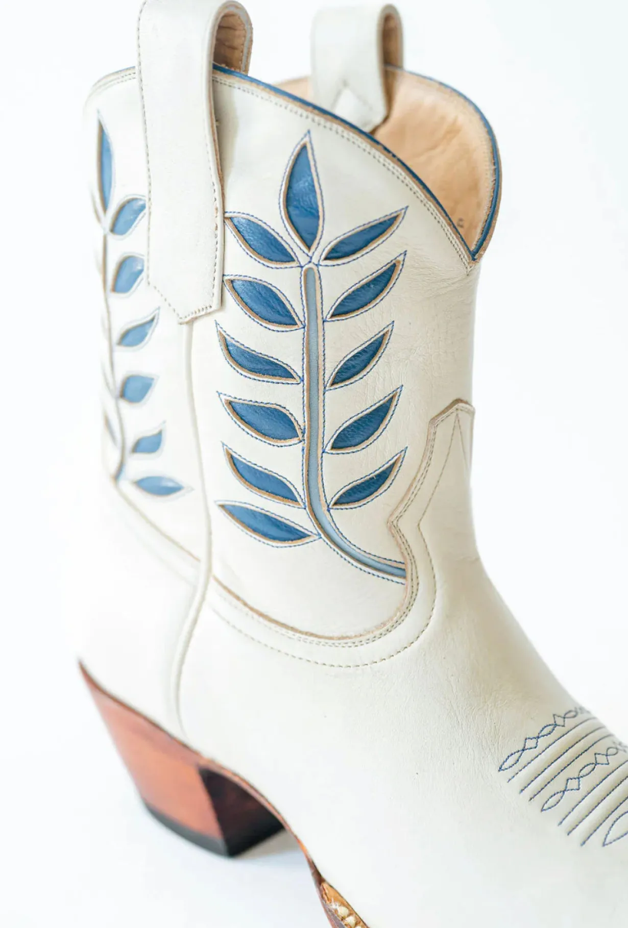 petite_paloma_hadley_boot_1-1.webp Petite Paloma Hadley Boot - Bone/Blue-Brianna Cannon New
