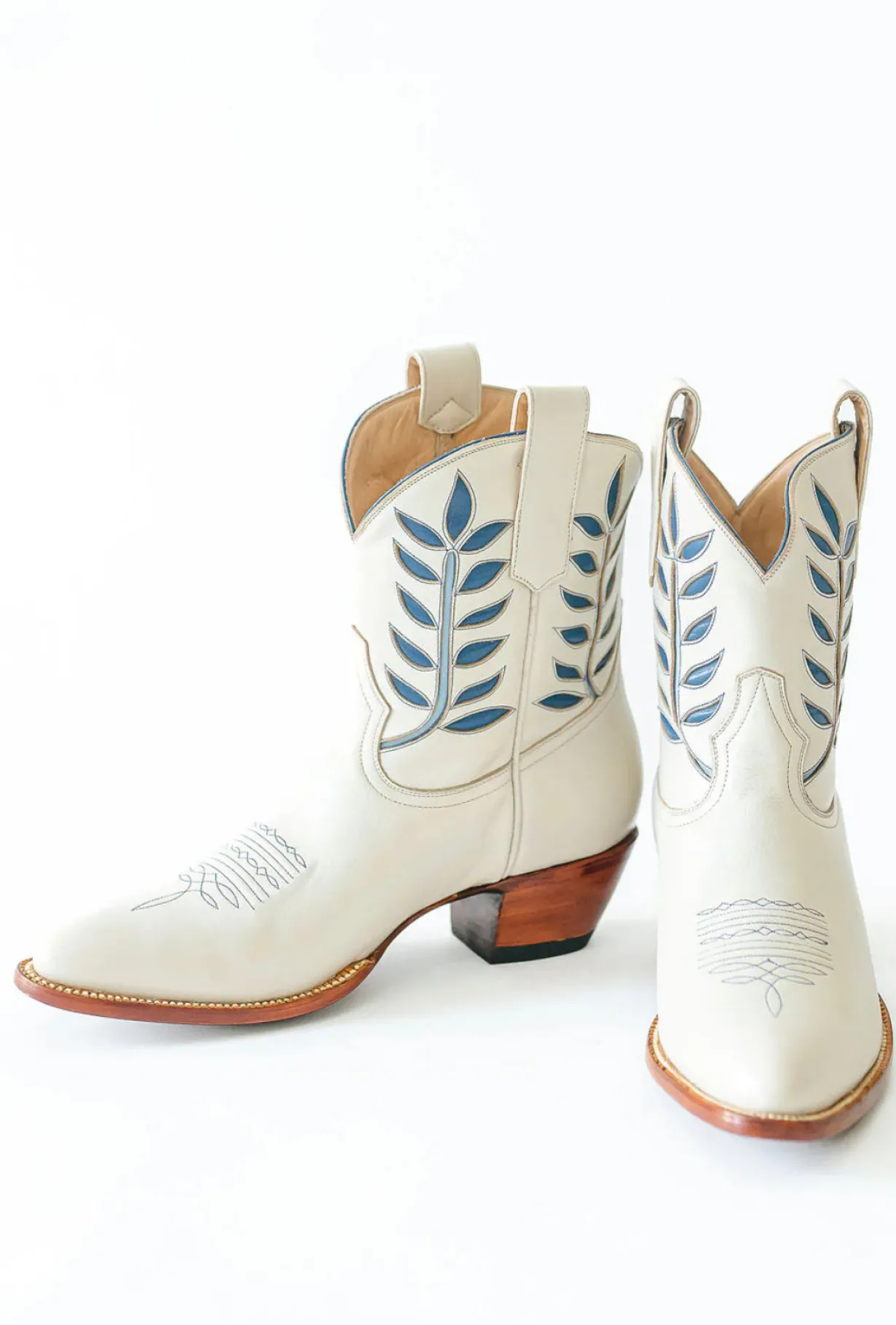 petite_paloma_hadley_boot_2-1.webp Petite Paloma Hadley Boot - Bone/Blue-Brianna Cannon New
