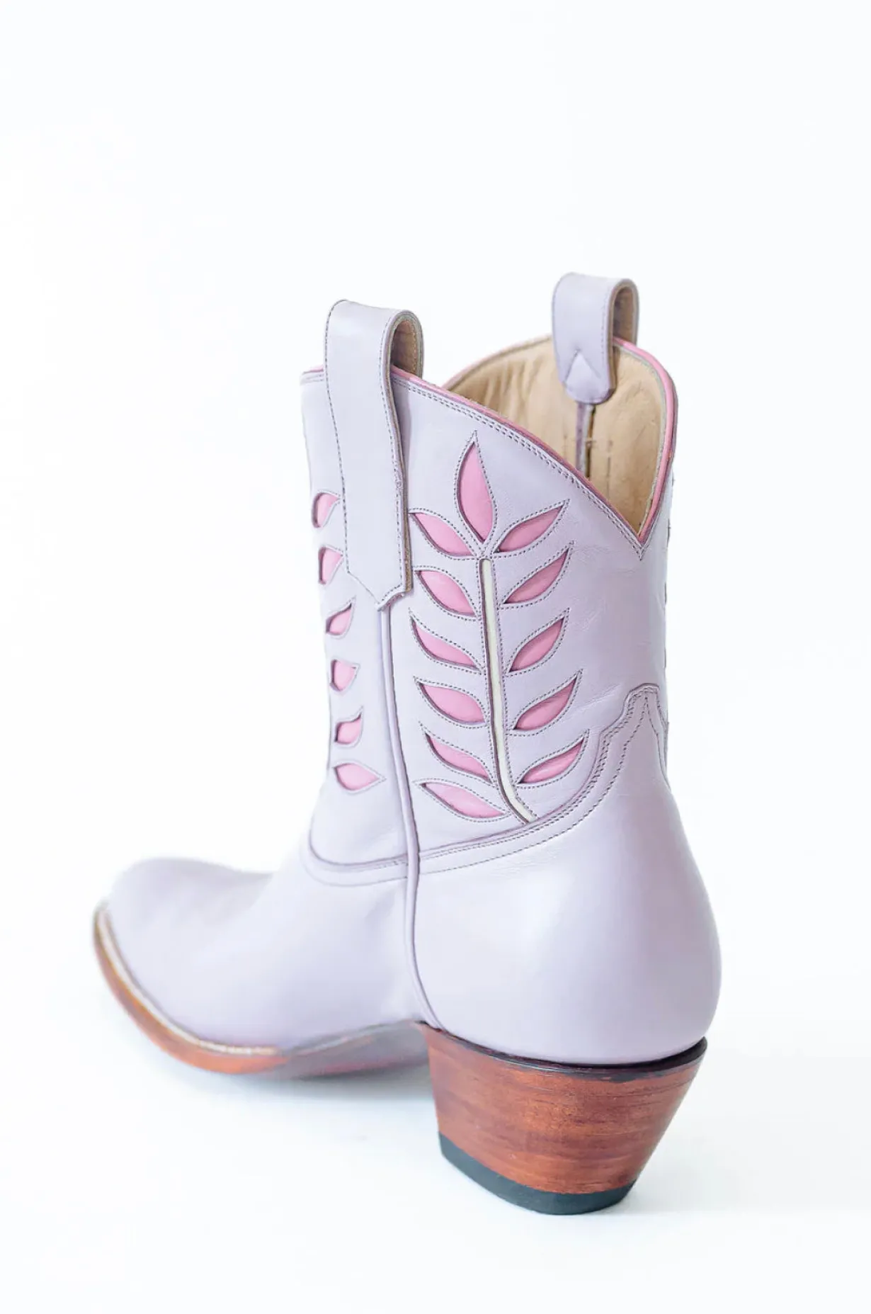 petite_paloma_hadley_boot_2.webp Petite Paloma Hadley Boot - Lavender-Brianna Cannon Best